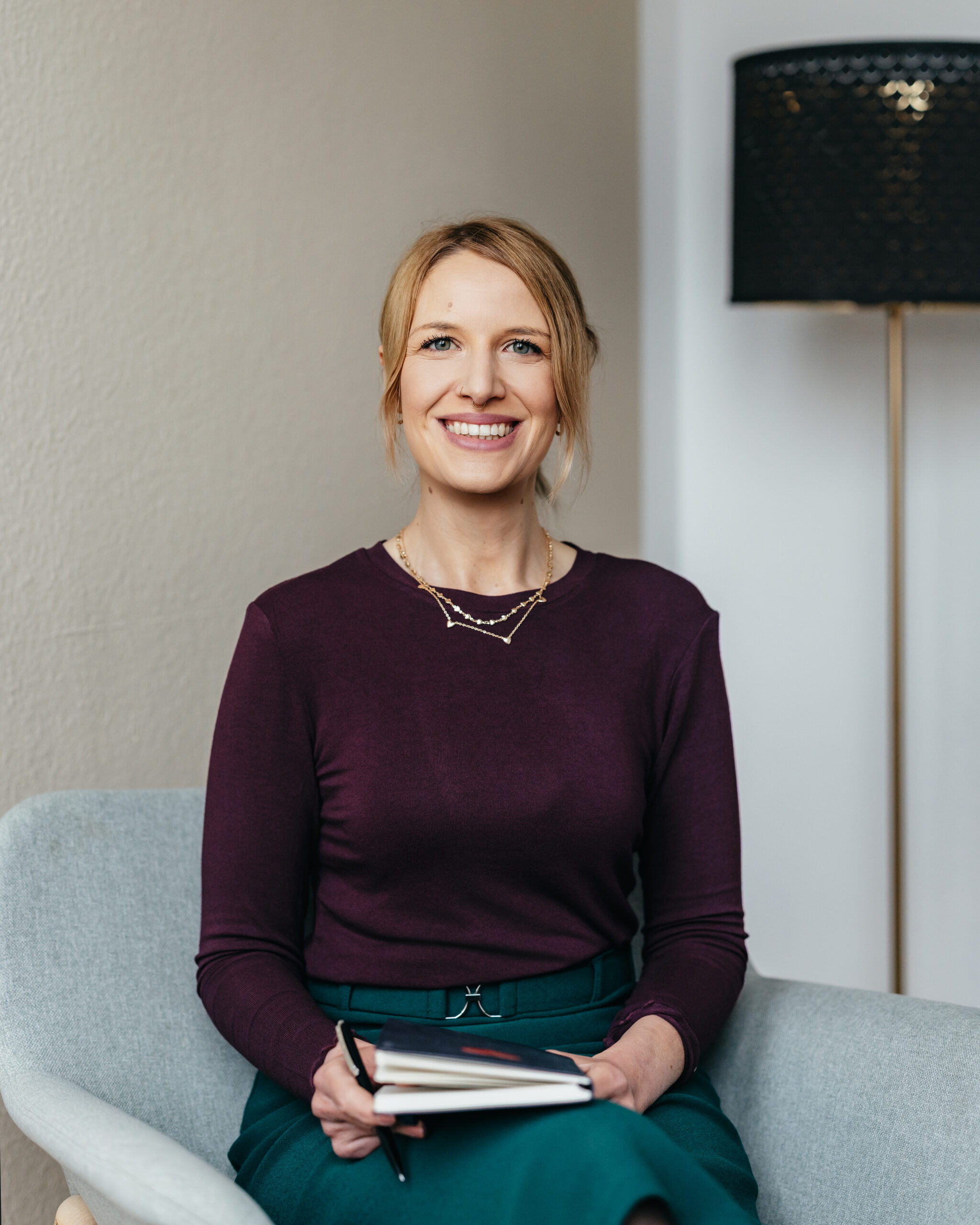 Isabel Stettin ist systemische Beraterin und weitergebildet in systemischer Paartherapie und systemischer Sexualtherapie